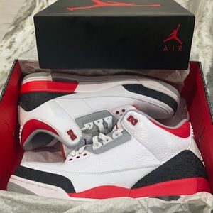 Used Air Jordan Retro 3 “fire red”.